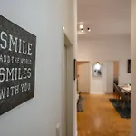 Sweethome - Luxus Pur - Grosse Kueche, Terrasse, Stellplatz, Wifi Apartamento